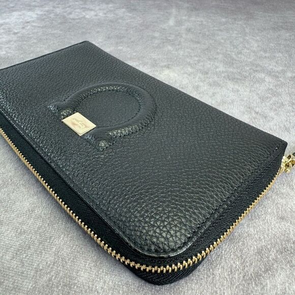 Salvatore Ferragamo Gancini City Zip Black Leather Wallet - Picture 4 of 11
